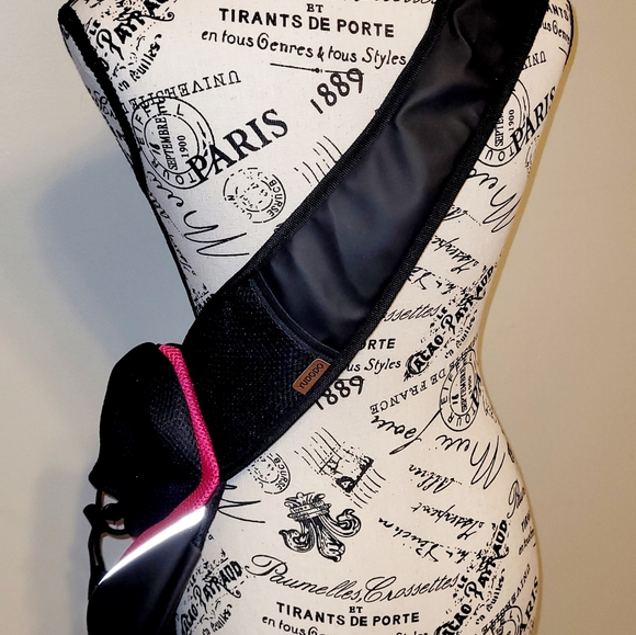 NWOT!! SMALL PET SLING CARRIER!! - Picture 10 of 10